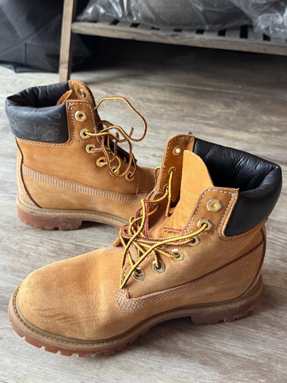 Timberland Women’s 6-Inch Premium Boots Size 6.5